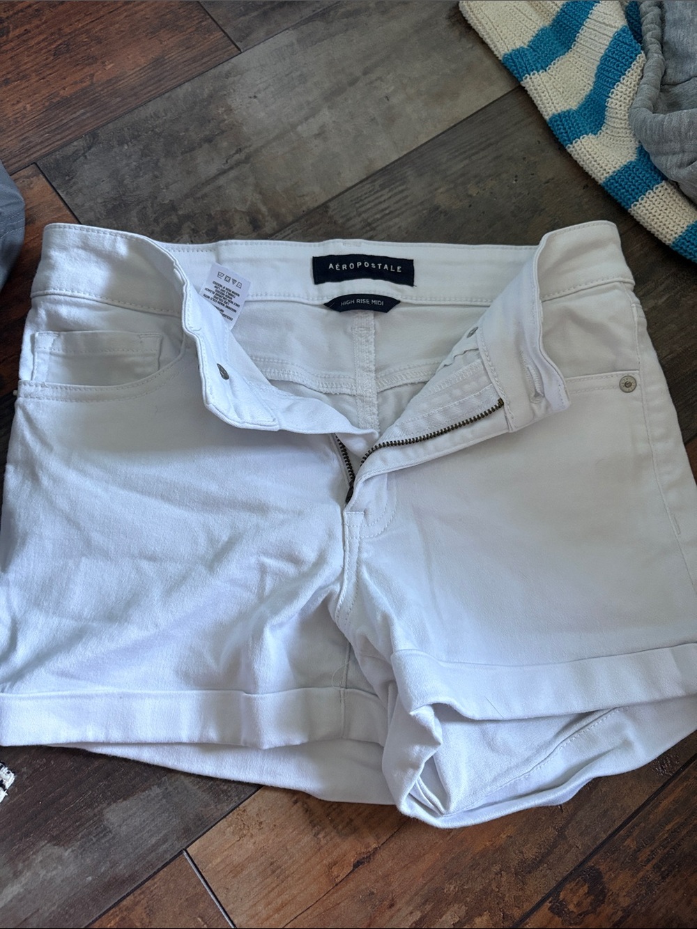 Aeropostale White High-Rise Cuffed Women’s Jean Shorts